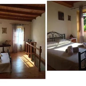 Country Traditional House In Corfu Village, Greece Kır Evi