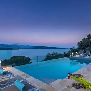 Villa Aurora Kerasia By Agnitsini