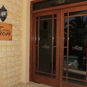 فندق Fiori 2*