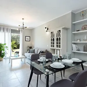 Kefalomantouko Garden House *