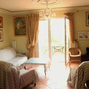 Mon Repos Two Floor شقة *
