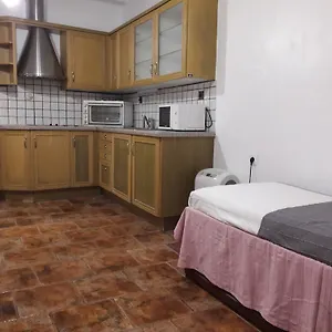 Loc Hospitality - Venetian Well Family Apartment *