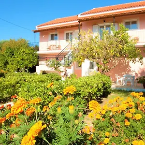 Maria's Paradise Apartment Astrakeri